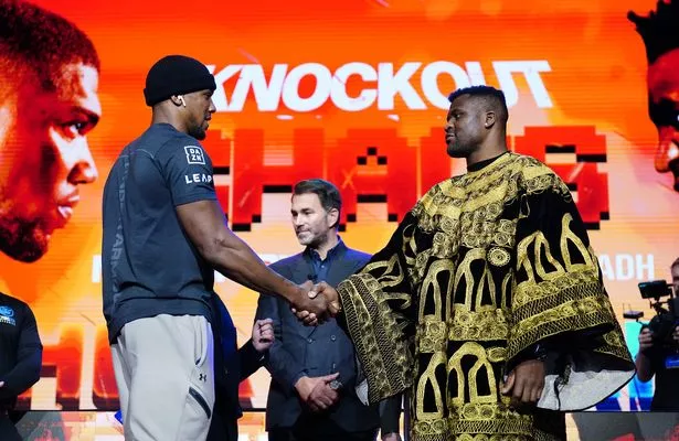 image of Anthony Joshua and Francis Ngannou shaking hands