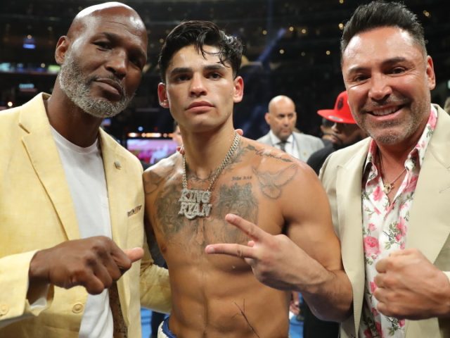 garcia-de-la-hoya-hopkins_1658038413-640x480