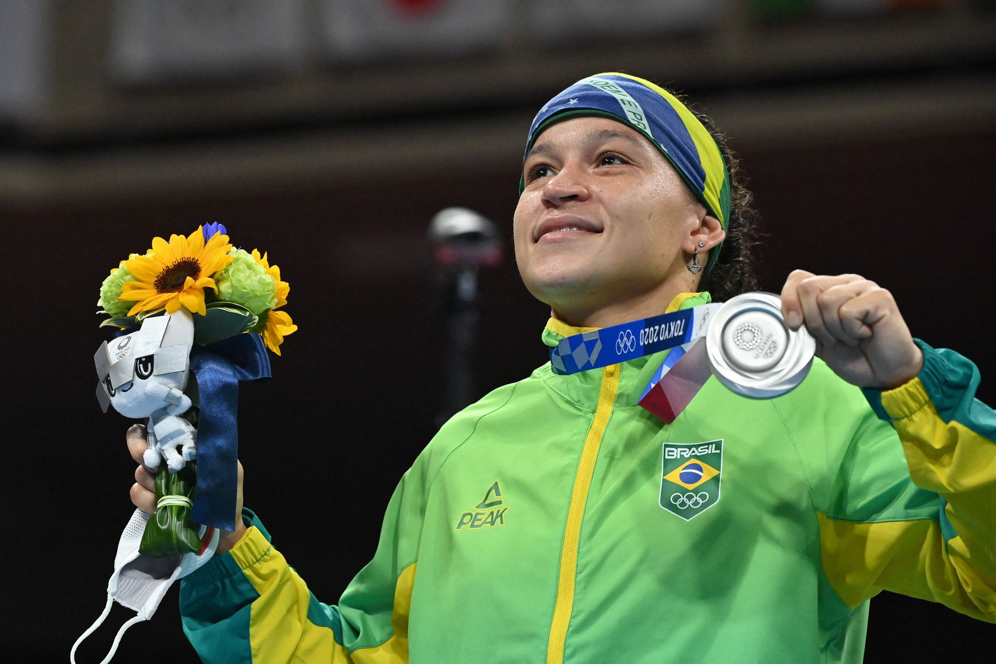 Beatriz Ferreira holding her silver medal in the Tokyo Olympics